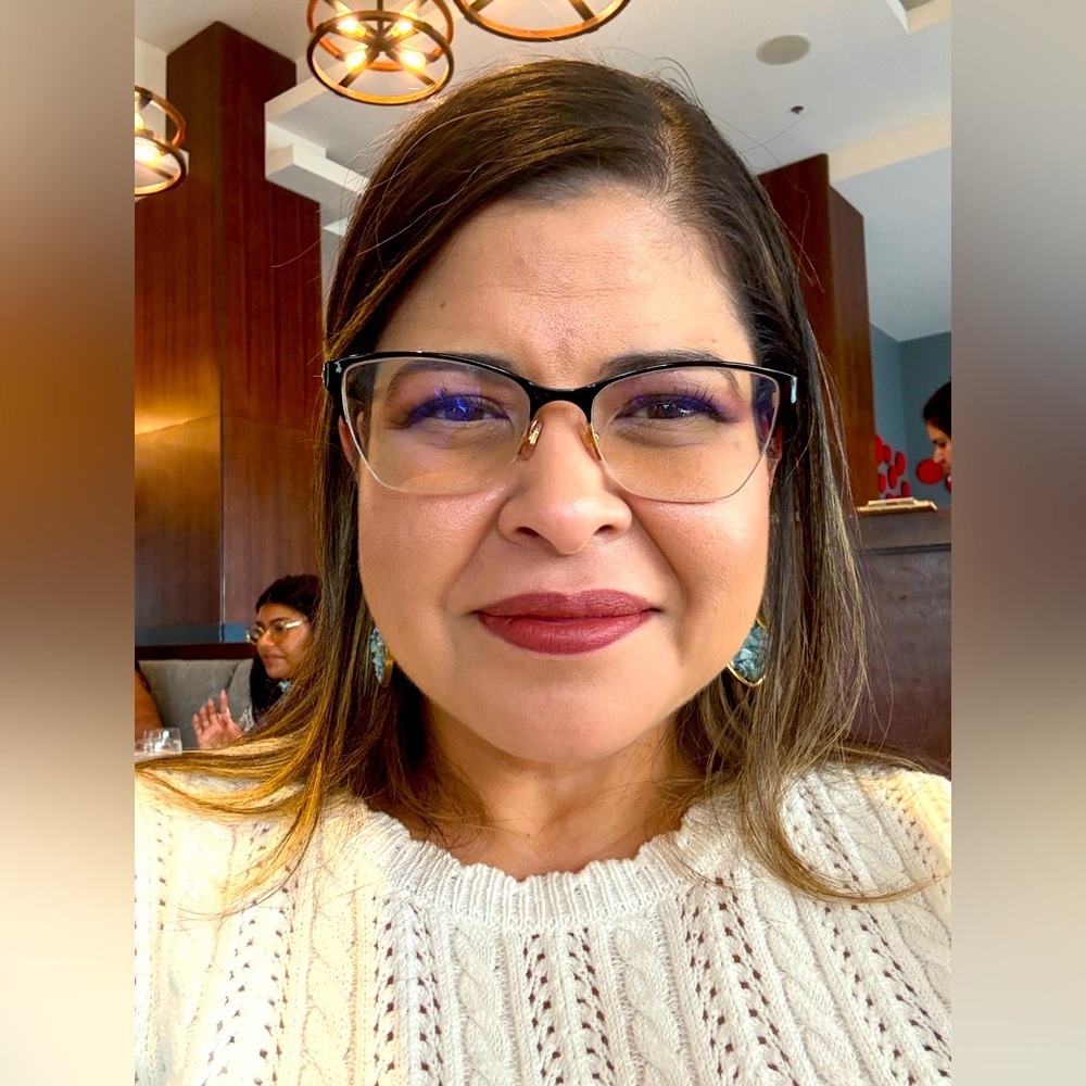 Meet your Posher, Elizabeth